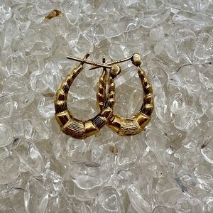 VINTAGE 14k Gold Hoop Earrings petite bamboo